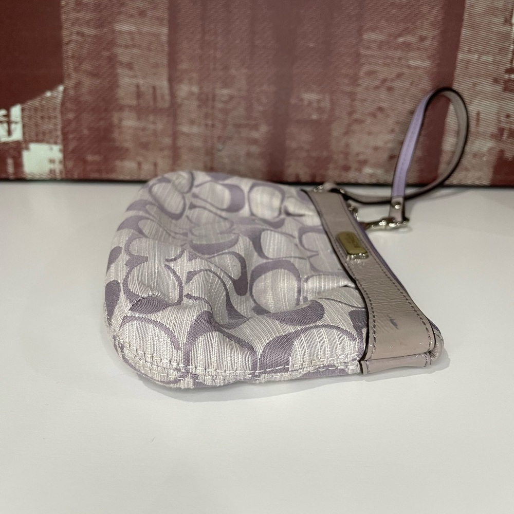 Coach Y2K lilac signature wristlet - Picture 9 of 13